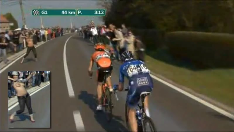 Vrouw toont borsten Gent-Wevelgem