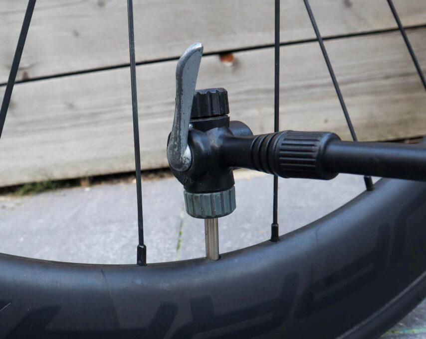Onaangenaam Uitrusten Bloesem Hoe pomp je een fietsband op? Wij leggen het je uit! | Fiets.nl