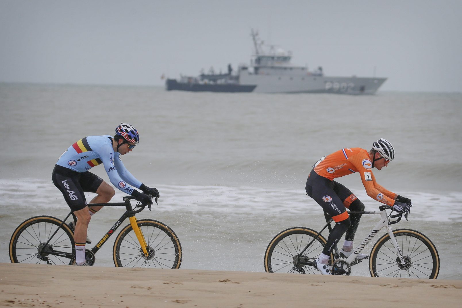 Wout van Aert en Mathieu van der Poel 2021