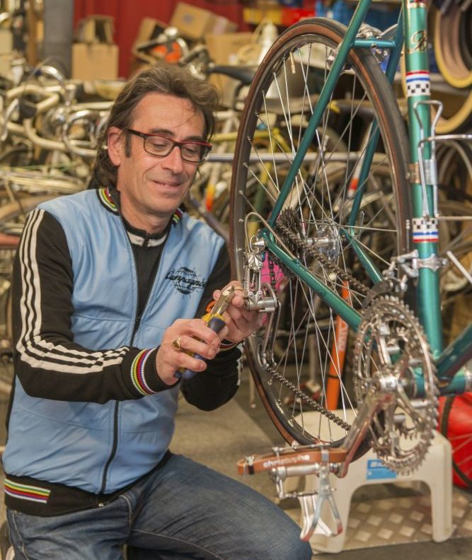 Laurent Ametller, voorzitter van de organisatie Oisans Vélo Vintage én eigenaar van La Bicicletta