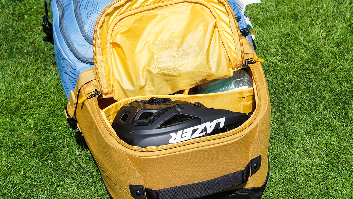 evoc world traveller 125