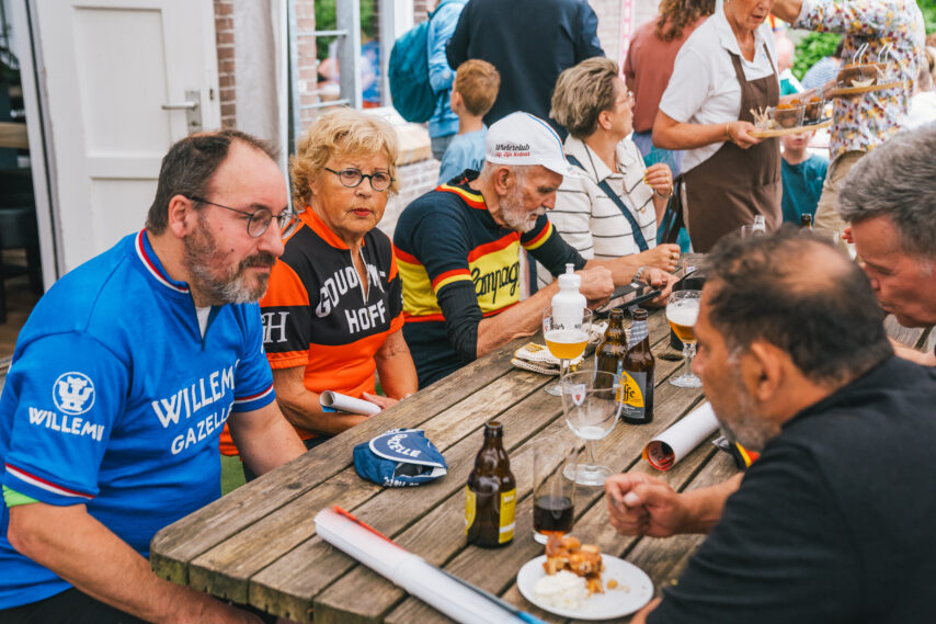 Wielerclub Op Zijn Retour