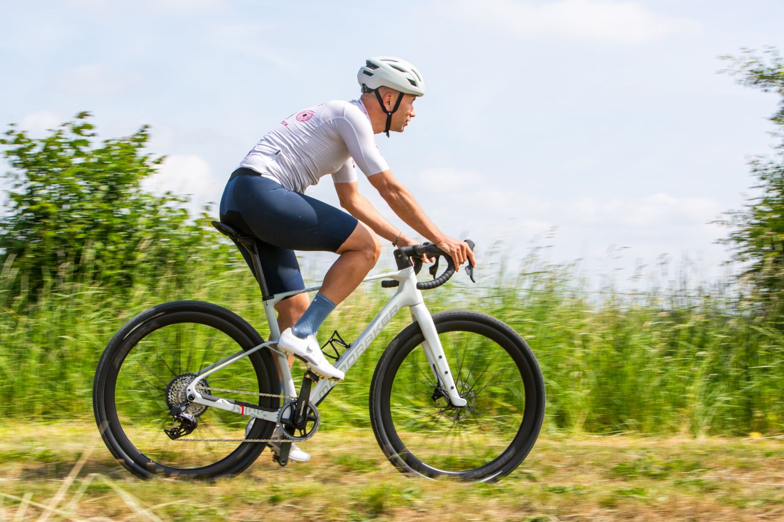 Gravelbike en racefiets... zoek de verschillen
