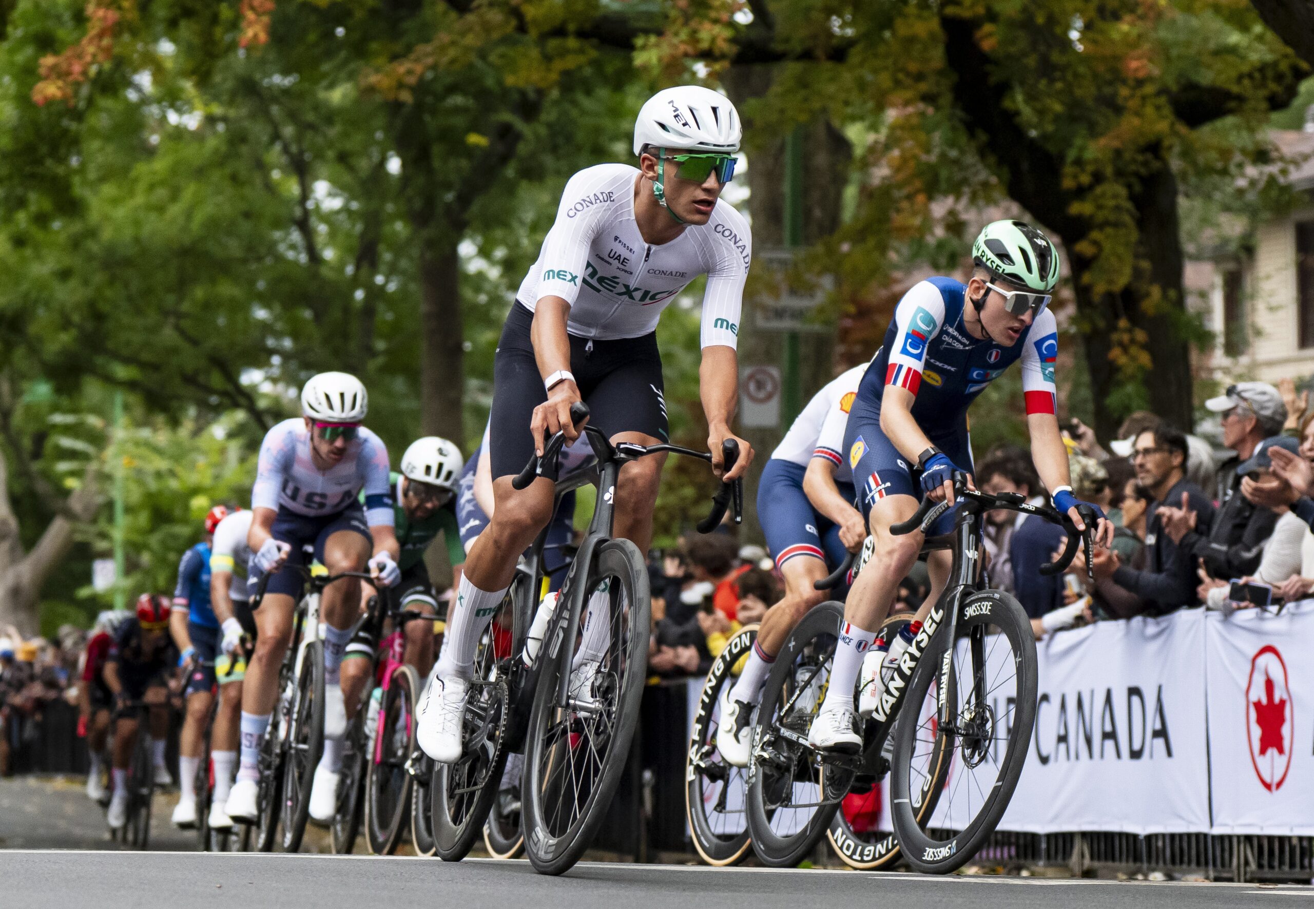 Ronde van Lombardije, Strijd tussen Del Toro, Seixas, Evenepoel en tal van andere kanshebbers