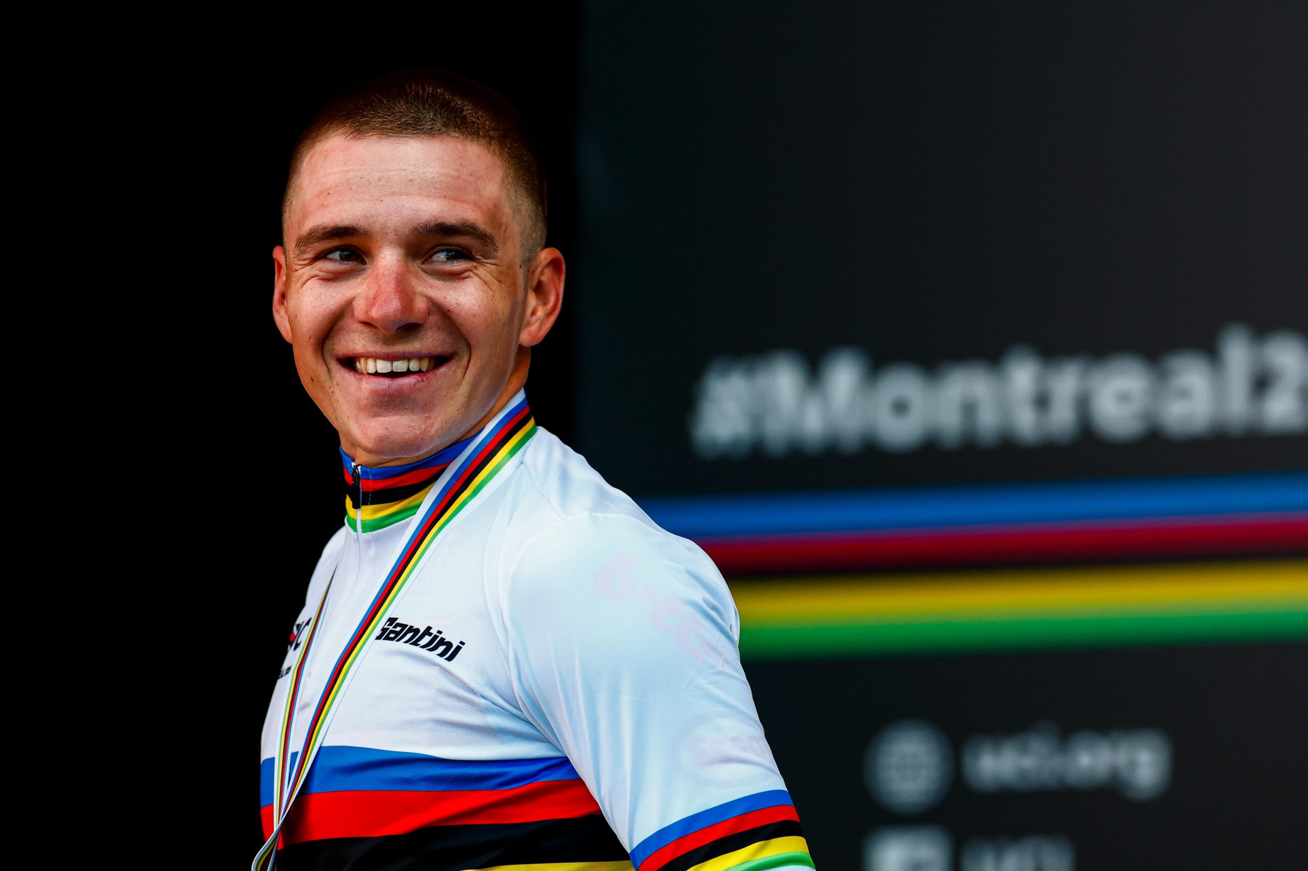 Remco Evenepoel schrijft historie met vierde opeenvolgende wereldtitel tijdrijden