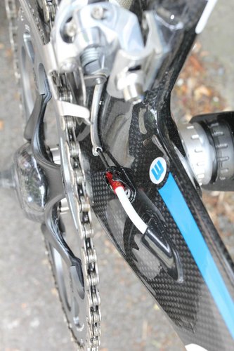 Felt AR3 - bb cable routing.jpg