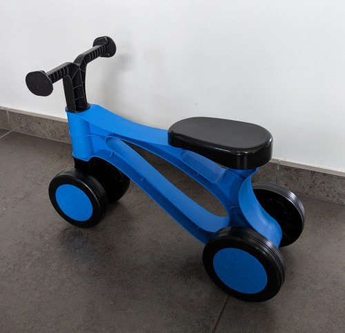 Loopfiets blauw.jpg