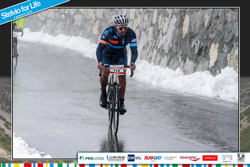 Zaterdag 1 september de Stelvio opgefietst onder bizarre omstandigheden. Gigantisch genoten ondanks de omstandigheden.