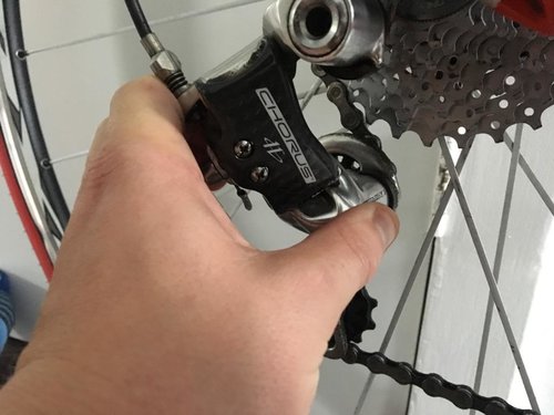 Derailleur moet iets van kettingblad af