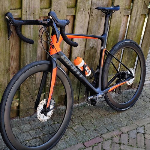 Giant Defy advanced 2018. Aangepast door volledige ultegra afmontage. Velgen: Mantel R50D TLR disc.